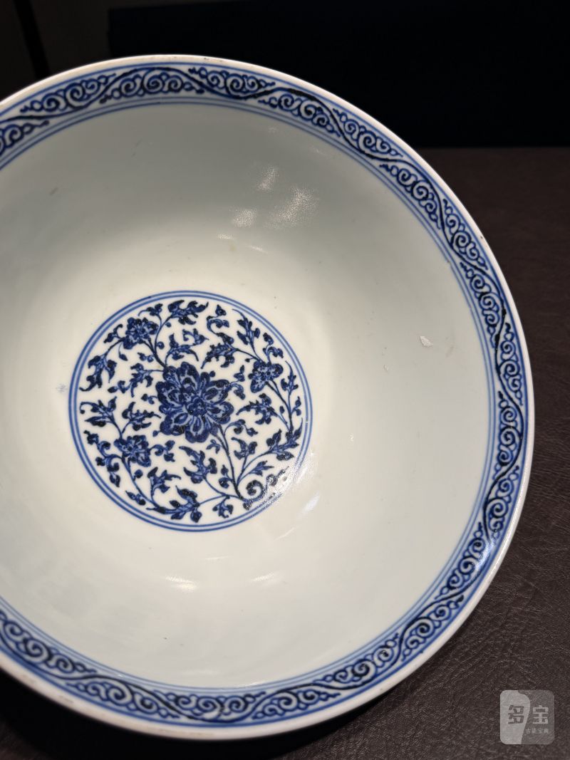 清雍正 青花缠枝莲纹大碗 - 图10